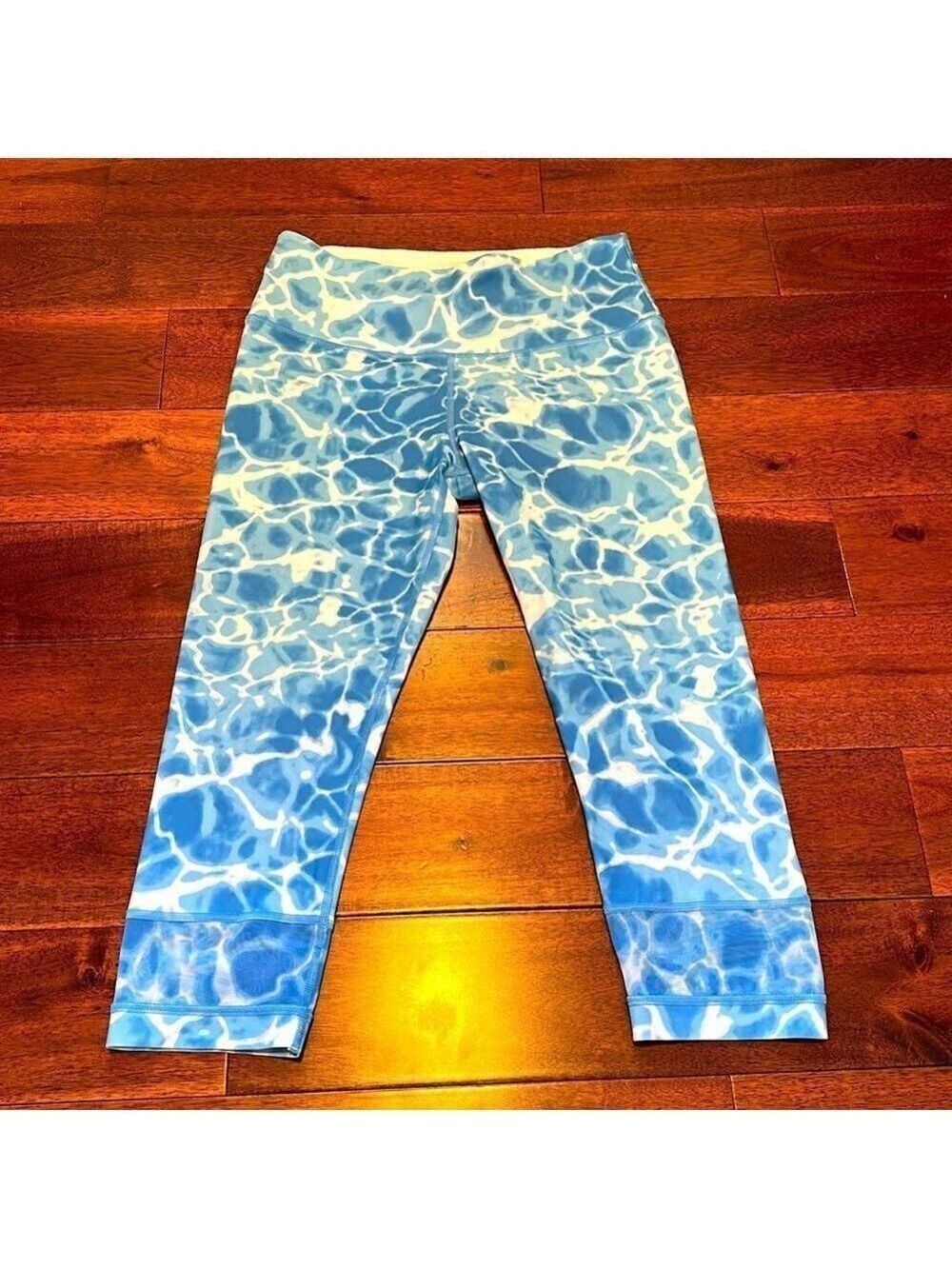Victoria Sport Blue Water Pattern Leggings Size Large